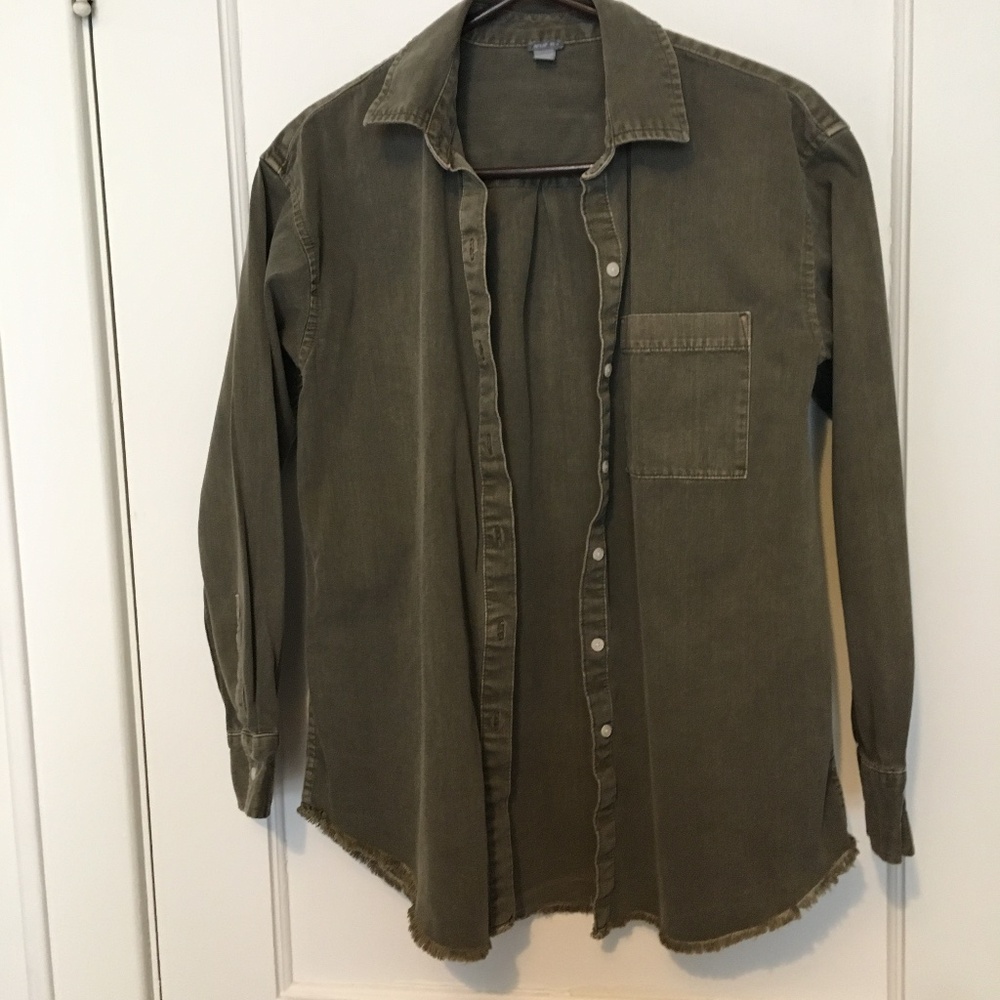 Aerie buttons down shirt army green size xs